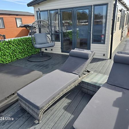 Lakeside Holiday Home With Hot Tub Tattershall Eksteriør billede