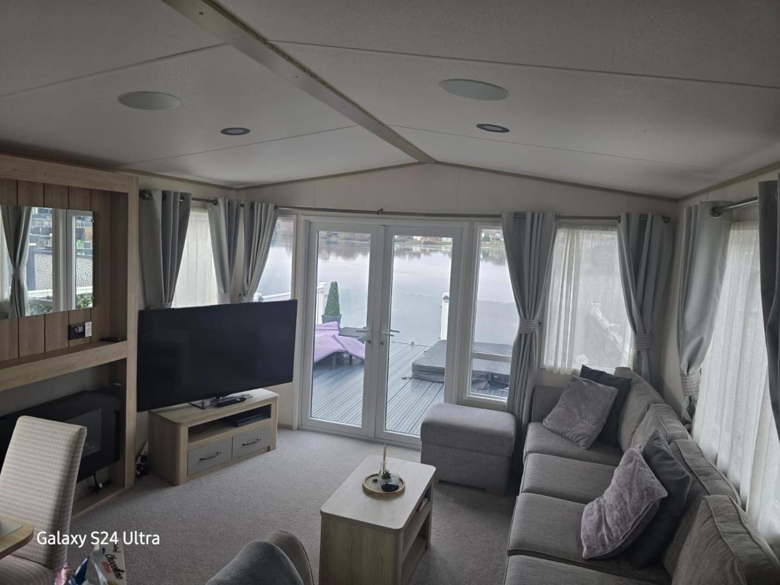 Lakeside Holiday Home With Hot Tub Tattershall Eksteriør billede