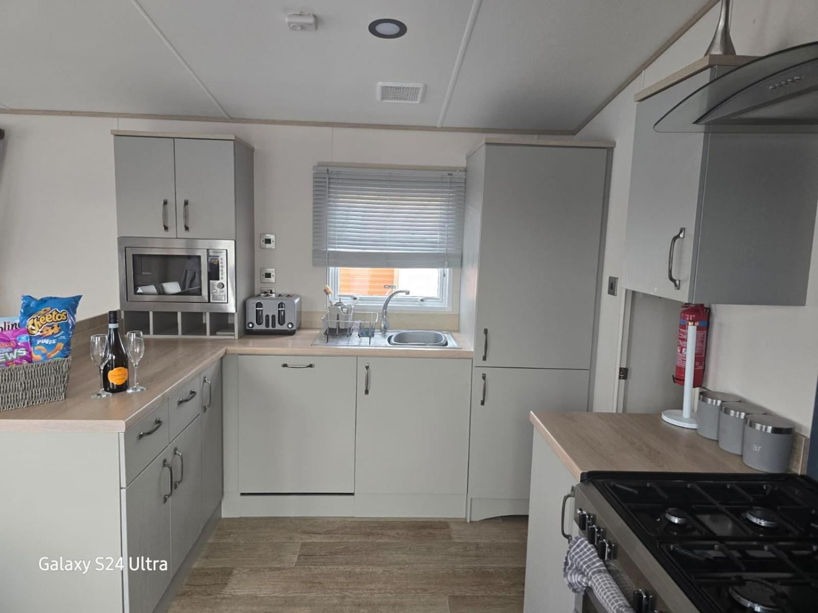 Lakeside Holiday Home With Hot Tub Tattershall Eksteriør billede