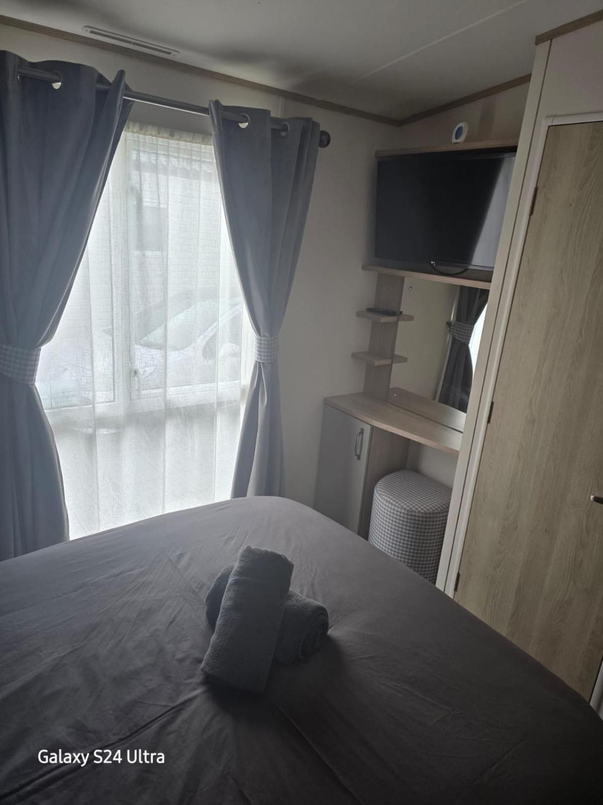 Lakeside Holiday Home With Hot Tub Tattershall Eksteriør billede