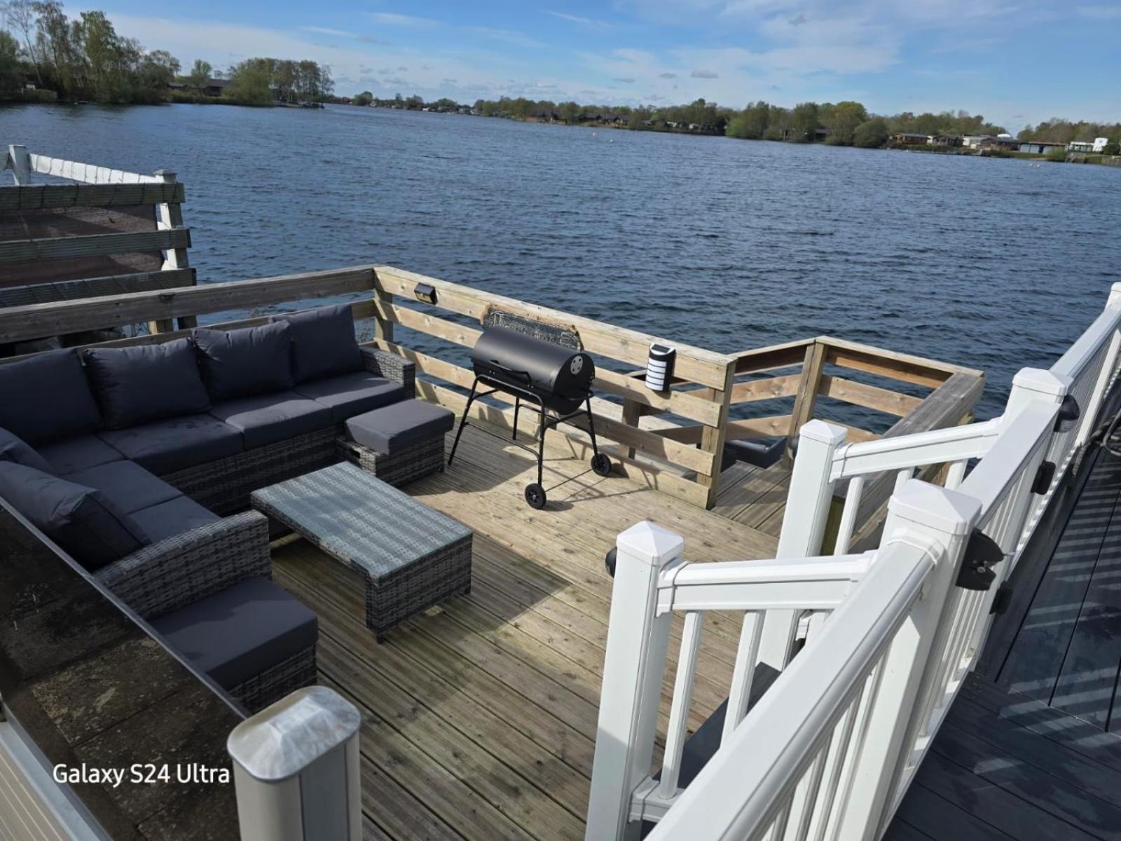 Lakeside Holiday Home With Hot Tub Tattershall Eksteriør billede