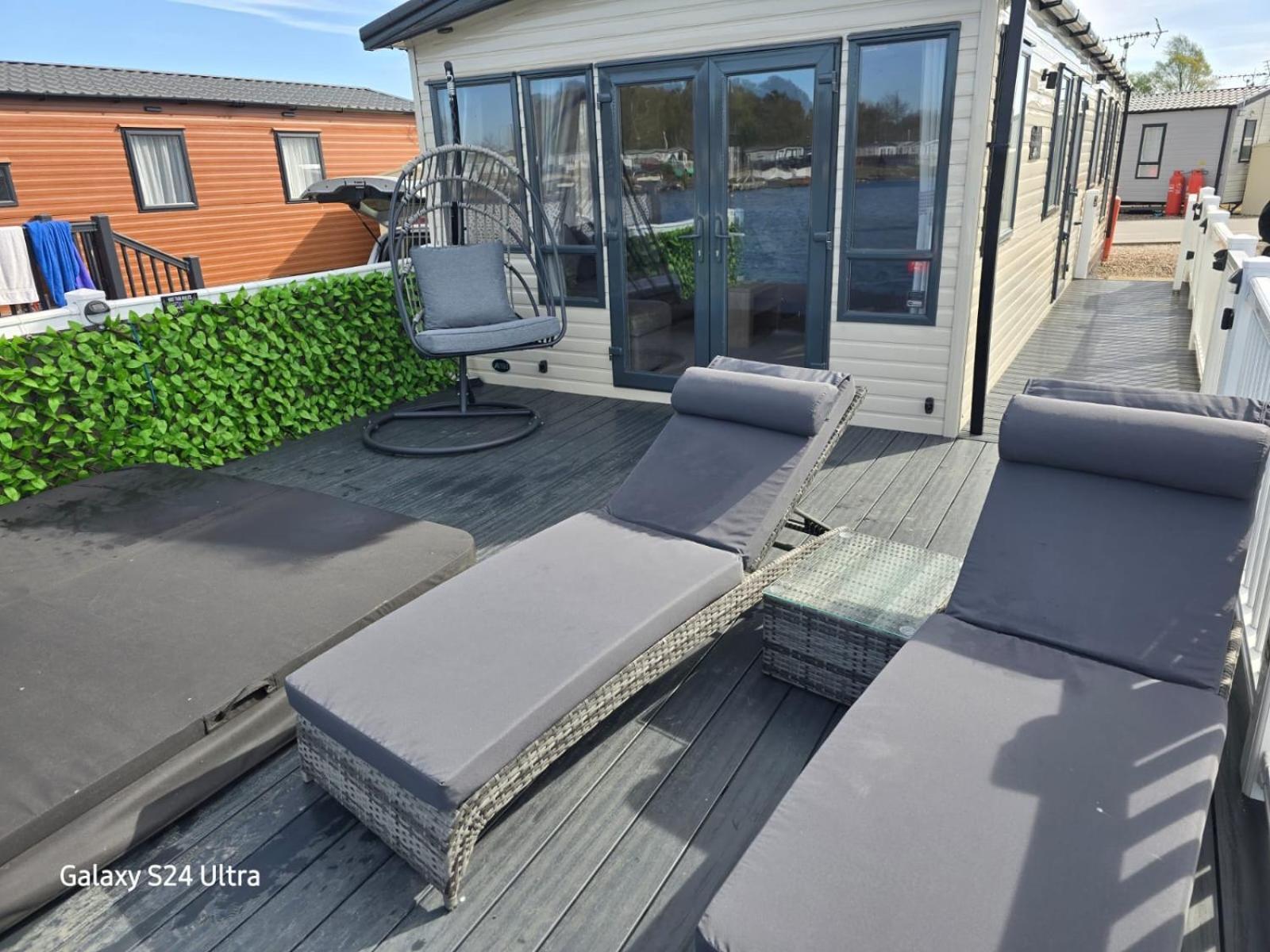 Lakeside Holiday Home With Hot Tub Tattershall Eksteriør billede